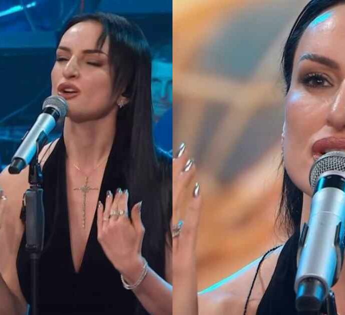 “Ciò che mi rimprovero è di non essere mai riuscita a far innamorare davvero una persona di me”: Arisa si confessa tra le lacrime a “Canzonissima”