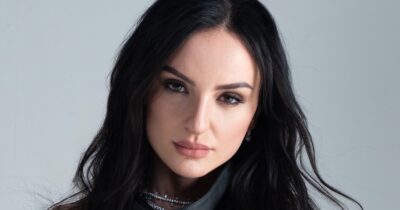 Copertina di Arisa: “La mia favola è una persona che ami le mutande rotte, mi veda in pigiama e dica: ‘Wow, che bambola!’. Il tradimento non lo tollero, se accade ti taglio fuori”