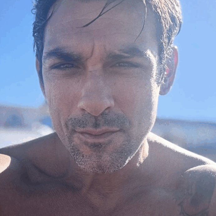 “Uomini e donne? Non mi vergogno. Affrontare a 16 anni l’improvvisa morte di mio padre fu un’impresa durissima. Nessun colpevole, rimane un mistero irrisolto”: parla Francesco Arca