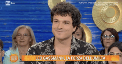Copertina di “Papà è un grande cittadino. A volte si mette in situazioni scomode dicendo la propria, quando potrebbe tranquillamente vivere nel suo orto”: parla Leo Gassmann