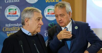 Copertina di Il capogruppo di FI Barelli contro i figli di Berlusconi: “I partiti si guidano da dentro”. Domani si sceglie il successore