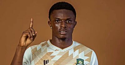 Copertina di Morto Dominic Frimpong: il calciatore 20enne ucciso con uno sparo in testa durante l’assalto al pullman della squadra