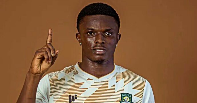 Morto Dominic Frimpong: il calciatore 20enne ucciso con uno sparo in testa durante l’assalto al pullman della squadra