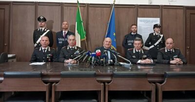 Copertina di La telecamera guasta nell’ambulanza mentre Luca Spada agiva. Il procuratore di Forlì. “Non ha funzionato proprio quel giorno”