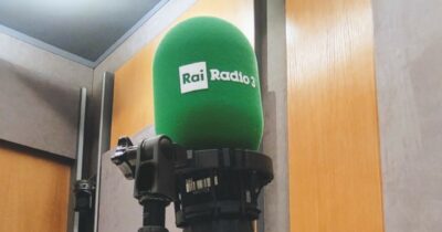 Copertina di Lettera d’amore per Radio T(r)e da Alessandro Bergonzoni