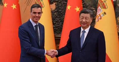 Copertina di Sánchez con Xi “dalla parte giusta della storia”: da Pechino un segnale a Trump contro la “legge della giungla”