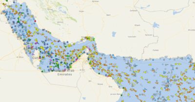 Copertina di “Traffico nello stretto di Hormuz invariato nel primo giorno di blocco voluto da Trump”