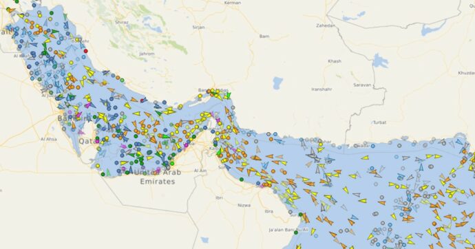“Traffico nello stretto di Hormuz invariato nel primo giorno di blocco voluto da Trump”