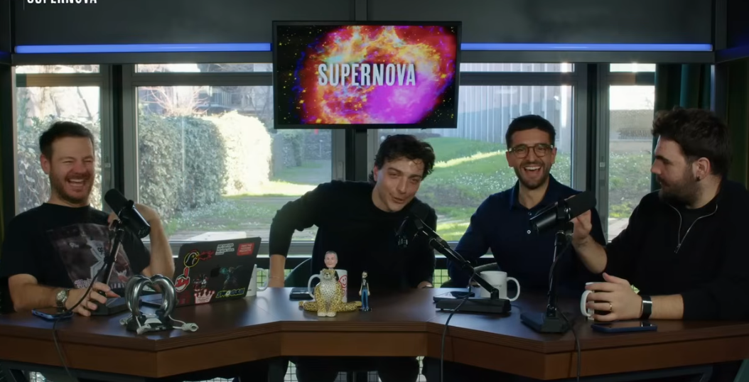 “Quando lo senti mh mh mh mh, dopo un minuto e mezzo ti rompi i coglioni”, “Non si imitano gli altri artisti”: Boschetto de Il Volo critica e imita Bad Bunny ospite da Cattelan