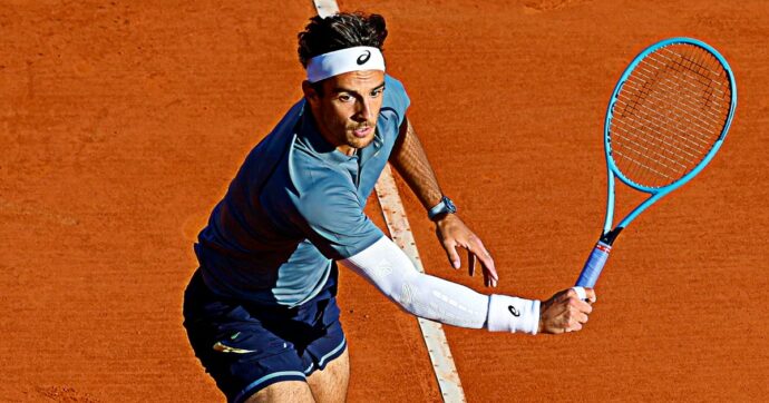 Musetti torna a sorridere dopo l’infortunio: vince a Barcellona e va agli ottavi. Successo anche per altri tre italiani