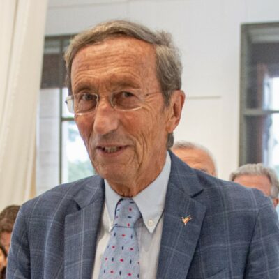 Copertina di Gianfranco Fini: “Giorgia ha fatto bene a difendere il Papa da Trump. Donald è senza una via d’uscita”