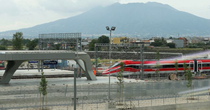 Napoli, Alta velocità in tilt: ritardi di 3 ore