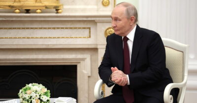 Copertina di La Spagna, campione delle rinnovabili, è il primo importatore europeo di gnl russo. E la Ue a marzo ne ha comprato per 1,4 miliardi di euro