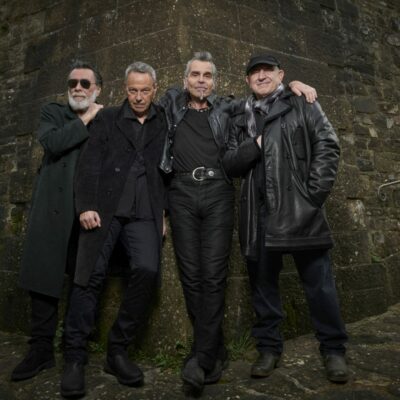 Copertina di Litfiba: “I ragazzi hanno dato una potentissima stivalata alla Meloni vincendo il referendum. Noi vecchi sempre a dire che questi non fanno un cacchio ma hanno deciso di andarsi a prendere qualcosa”