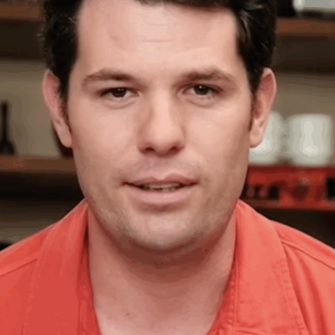 “Per ‘I Cesaroni’ ci siamo messi a dieta e ho perso 10 chili. Finite le riprese ho ricominciato a mangiare come se non ci fosse un domani”: parla Niccolò Centioni