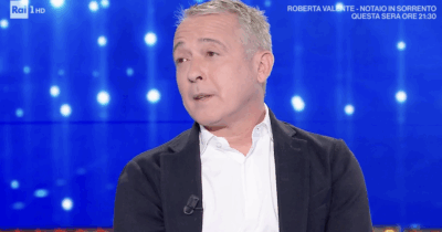 Copertina di “Dopo la morte di mamma, mi sono sottoposto a una potente cura farmacologica con uno psichiatra. Ma il primo giorno sono svenuto in onda”: così Pierluigi Diaco