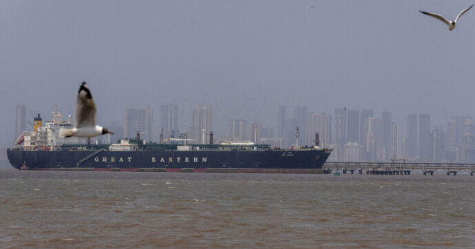 Iran, Casa Bianca: “Non abbiamo chiesto di prolungare cessate il fuoco”. Trump: “Accordo entro aprile”. Media: “Teheran potrebbe riaprire parte di Hormuz”