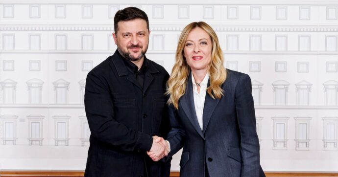 Meloni a Zelensky: “Facciamo i droni”. E va a Parigi su Iran