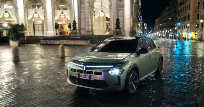 Lancia Ypsilon Turbo 100, l’elogio della semplicità. Il debutto a Milano – FOTO