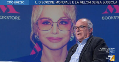 Copertina di Corrias replica a Marina Berlusconi: “Io misogino? Inaccettabile. Suo padre per 40 anni ha fatto scempio delle donne in tv e in politica”. Su La7