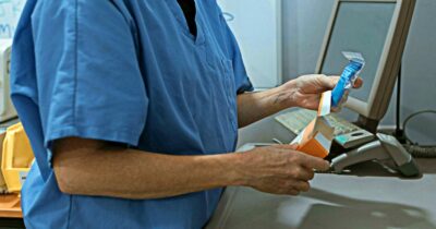 Copertina di La sanità privata oggi in sciopero: proteste per il blocco dei rinnovi contrattuali e il mancato adeguamento degli stipendi