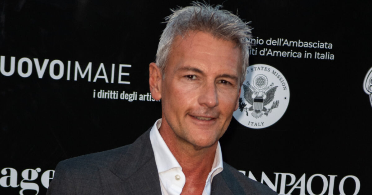 “Ero un ‘vitellone’, poi ho scoperto la fede. Ho messo la mano sulla pietra dove è stato tumulato Gesù e ho sentito qualcosa. Il mio santo preferito? San Francesco”: così Roberto Farnesi