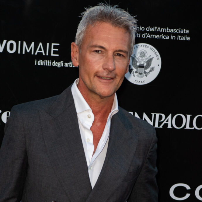 “Ero un ‘vitellone’, poi ho scoperto la fede. Ho messo la mano sulla pietra dove è stato tumulato Gesù e ho sentito qualcosa. Il mio santo preferito? San Francesco”: così Roberto Farnesi