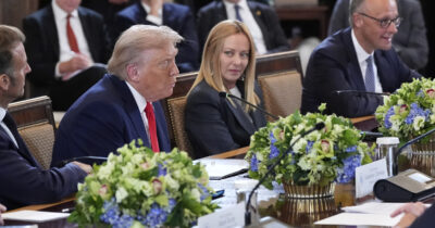 Copertina di Trump attacca ancora l’Italia: “Non c’è stata per noi, noi non ci saremo per lei”. Il motivo? La base di Sigonella