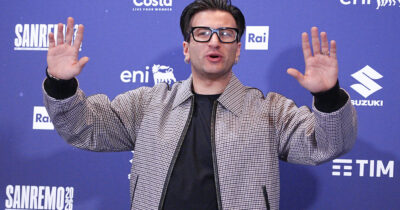 Copertina di Eddie Brock cancella le date del tour estivo: pochi biglietti venduti? Il cantante promette: “Ci vediamo il 3 maggio al Pincio perché mi piace dire le cose in faccia”