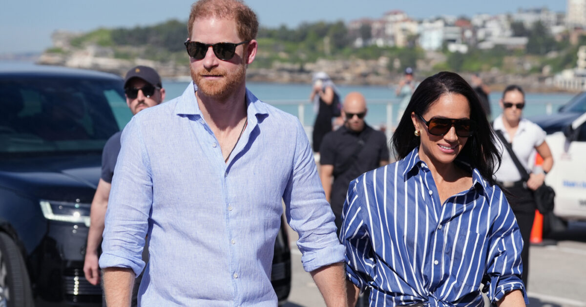 “Il principe Harry non è stato invitato al matrimonio dell’anno, è uno sgarbo della Famiglia Reale. Pensano che lui e Meghan siano tossici e che rovinerebbero quel giorno speciale”: il retroscena