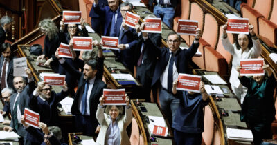 Copertina di Il Senato approva il dl Sicurezza, le opposizioni protestano in Aula: “Con Meloni zero risorse e meno diritti” – Video