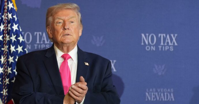 Riaperto lo stretto di Hormuz. Trump: “Accordo vicino, l’Iran sospenderà il programma nucleare e porteremo l’uranio negli Usa”. Teheran smentisce: “Opzione inaccettabile”