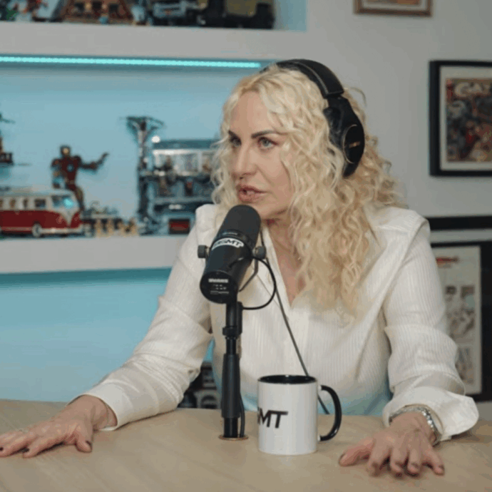 “A settant’anni sarò già a casa, farò altre cose. Mi piacerebbe scrivere un libro. Sanremo saprei come farlo e avrei anche delle idee”: così Antonella Clerici