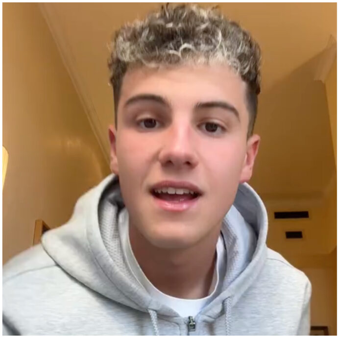 Il figlio di Amadeus canta un brano rap, ma poi accade qualcosa dietro le spalle che diventa virale. Josè Sebastiani e la sorpresa al ritiro con l’Udinese – VIDEO