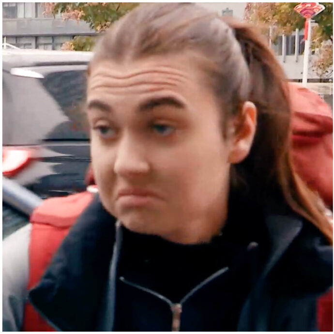 “Te l’ho lasciato in mano, perché l’hai dovuto appoggiare là? Che ca**o stai a fare?”: litigio furibondo tra Chanel Totti e Filippo Laurino a “Pechino Express”