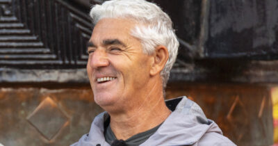 Copertina di “Ho dichiarato ‘vorrei un pisellone enorme’. Mia figlia mi ha scritto: ‘Come ti viene in mente? Sei pazzo? Mi vergogno'”: Biagio Izzo dopo “Pechino Express”