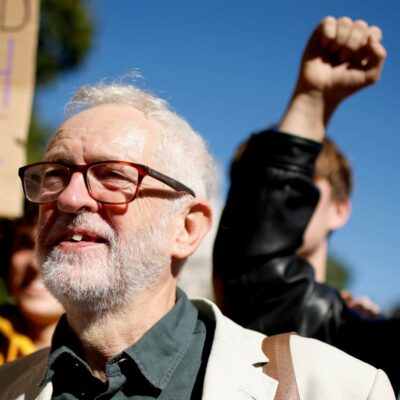 Copertina di Sinistra radicale contro il riarmo e il militarismo