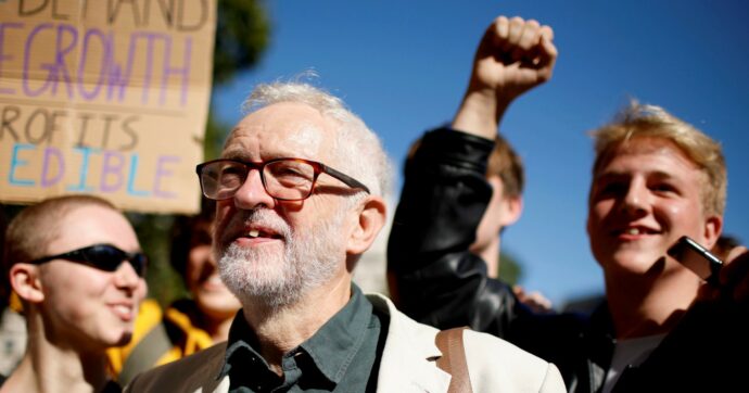 Sinistra radicale contro il riarmo e il militarismo