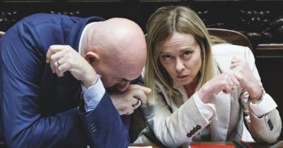 Copertina di Iran, Meloni ora vuol inviare due cacciamine italiani per lo stretto di Hormuz: Crosetto andrà in Parlamento