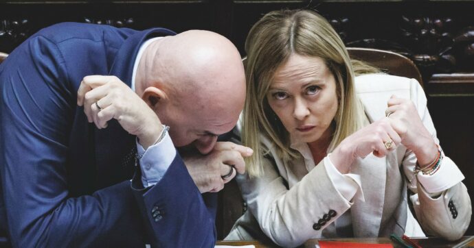 Iran, Meloni ora vuol inviare due cacciamine italiani per lo stretto di Hormuz: Crosetto andrà in Parlamento