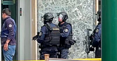 Copertina di Rapina a Napoli, il racconto di un ostaggio: “Erano napoletani, quasi gentili. Non arrabbiati”