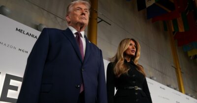 Copertina di Melania Trump e l’ombra di Epstein: “testimonianza inedita” di Amanda Ungaro a Report. “La ex di Zampolli rivelerà cose molto imbarazzanti”