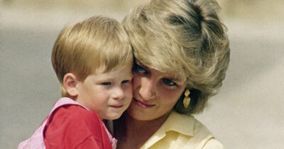 Copertina di “Quando mia madre è morta, poco prima del mio 13esimo compleanno, ho pensato: non voglio questo lavoro, non voglio questo ruolo”: il principe Harry si commuove ricordando Lady Diana