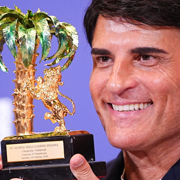 Sal Da Vinci: “Ero disperato. Mio figlio ha avuto la meningite a un anno mezzo. Avevo chiesto una grazia alla Madonna: se si fosse salvato non avrei più cantato. Sono stato interrotto dalla dottoressa”