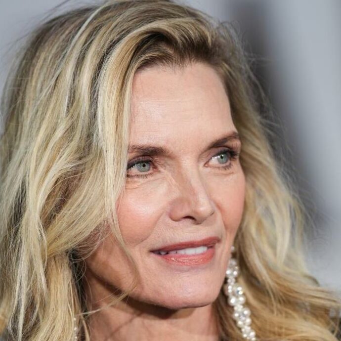 “Soffro di insonnia e il mio corpo ama svegliarsi alle due di mattina. In passato ero impaurita, avevo paura di fallire e di quello che la gente avrebbe poi detto e scritto su di me”: così Michelle Pfeiffer