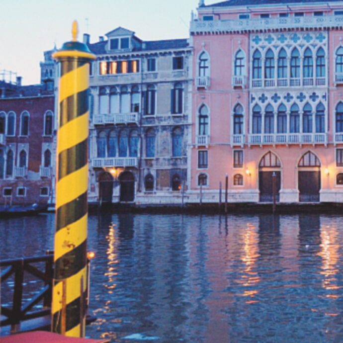 “Siamo pronti ad alzare il ticket d’ingresso a Venezia fino a 30 o 50 euro, il prezzo attuale non ferma i turisti. Non vogliamo fare cassa ma disincentivare il caos ‘mordi e fuggi'”: il piano del Comune