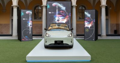 Copertina di Geely E2, l’elettrica urbana dallo stile essenziale debutta alla Milano Design Week – FOTO