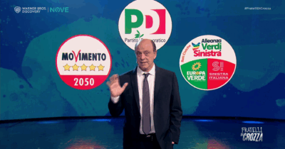 Copertina di Crozza-Bersani e l’ironia esilarante sul centrosinistra: “In confronto lo squacquerone è un pezzo di granito”