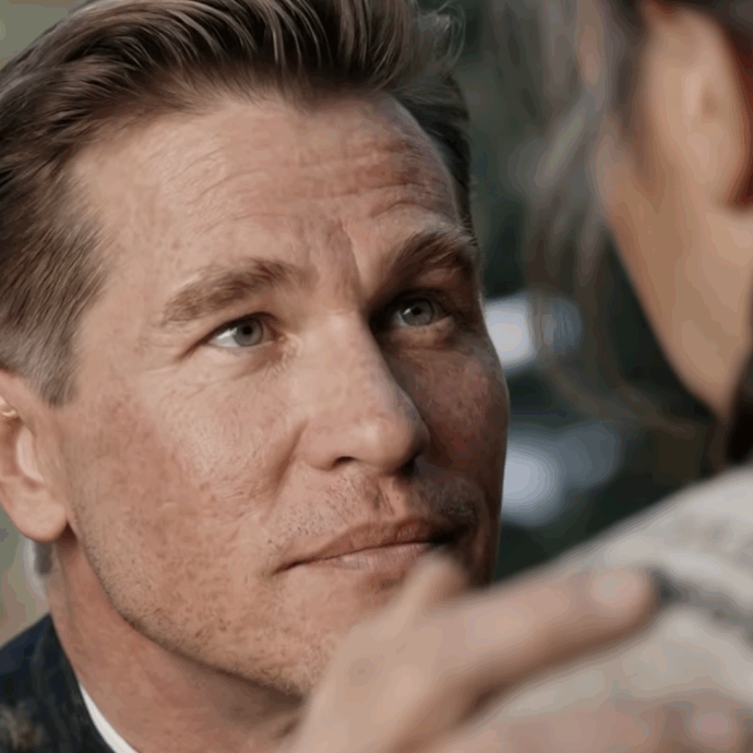 Val Kilmer rivive con l’Intelligenza artificiale nel trailer di “As Deep as the Grave”: “Gli eredi hanno autorizzato la riproduzione e sono stati ricompensati”