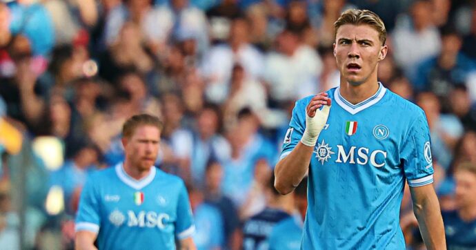 Il Napoli di Conte crolla tra i fischi contro la Lazio: l’Inter può già vincere lo scudetto il prossimo weekend